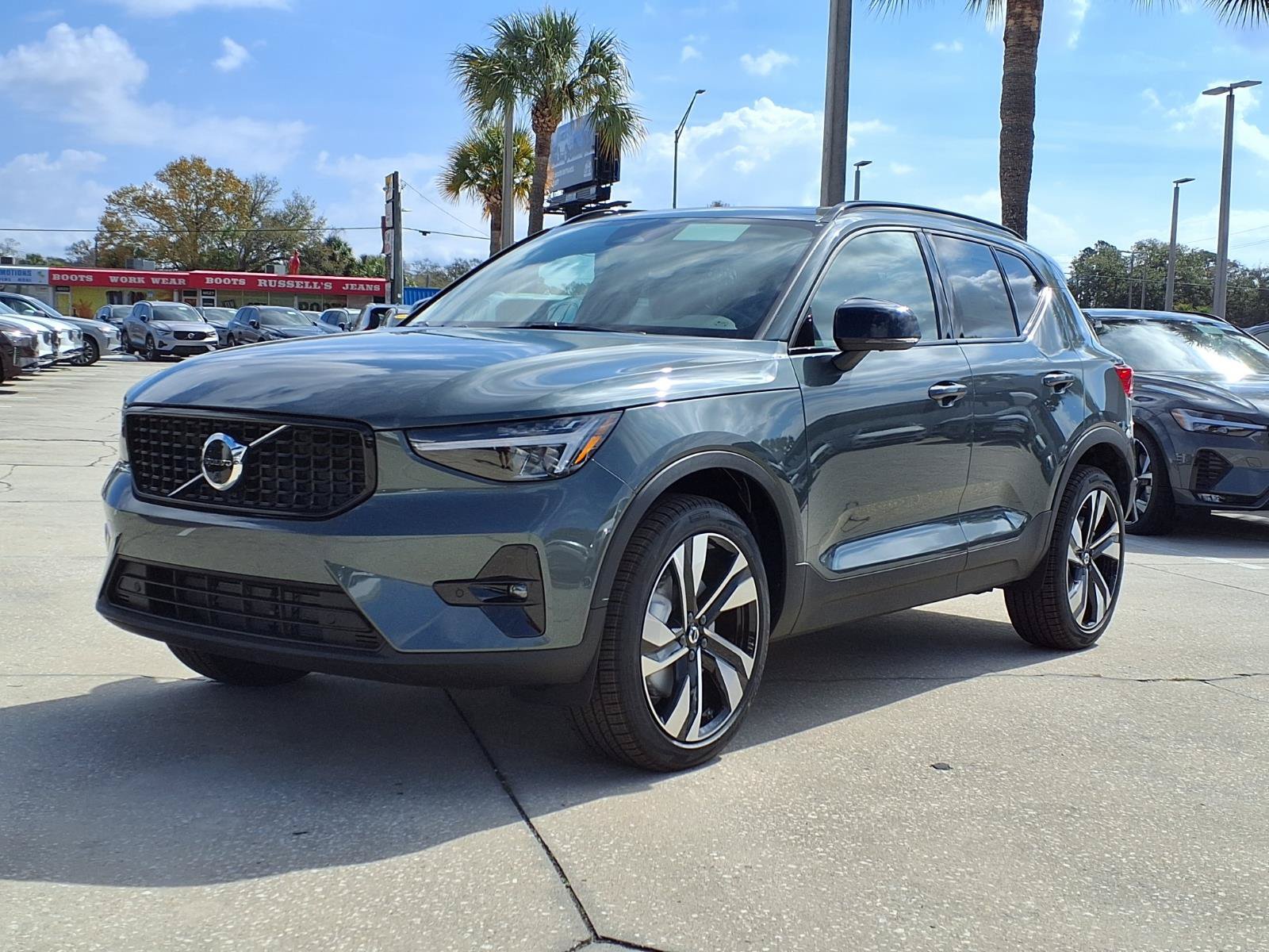 New 2026 Volvo XC40 B5 Plus w/ Protection Package Premier AWD/4WD image 3