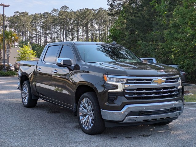 Used 2023 Chevrolet Silverado 1500 LTZ w/ LTZ Premium Package AWD/4WD image 3