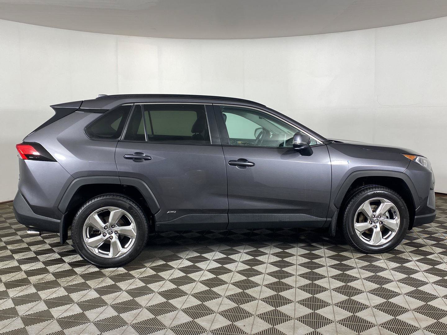 Used 2021 Toyota RAV4 XLE Premium AWD/4WD image 7