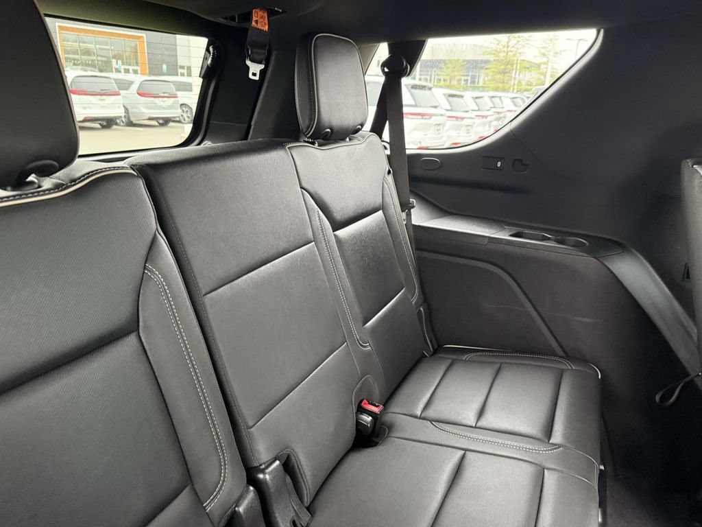 Used 2023 Chevrolet Tahoe Premier w/ Premium Package 2 AWD/4WD image 17