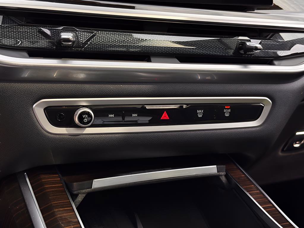 Used 2025 BMW X7 xDrive40i image 14