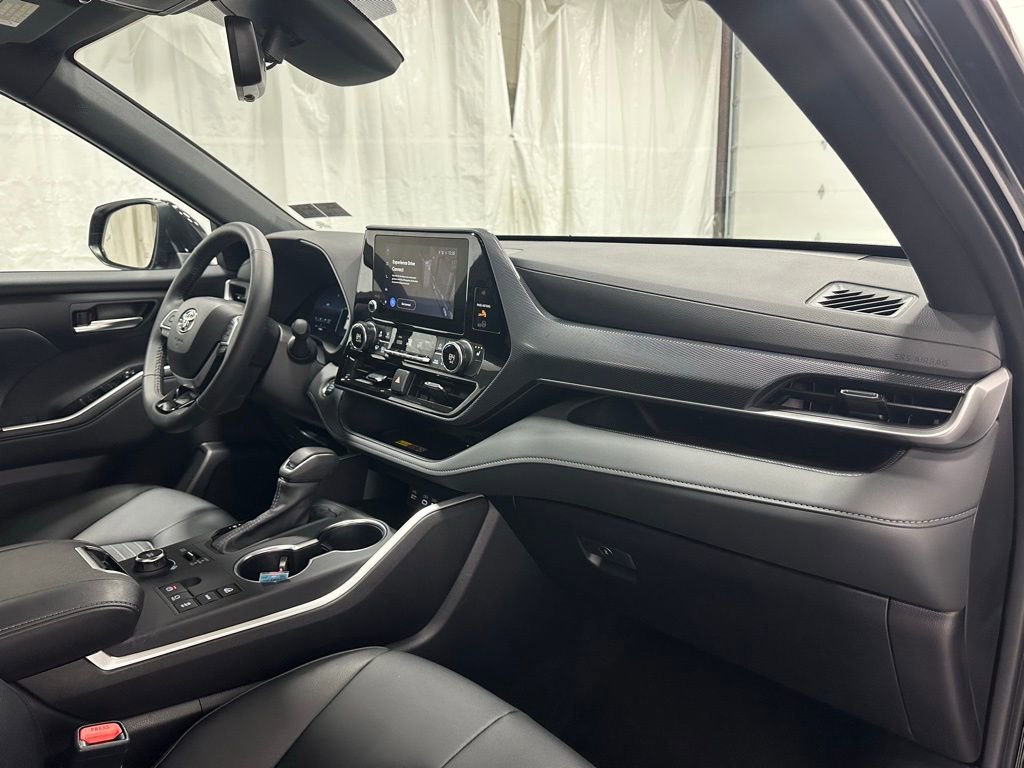 Used 2025 Toyota Highlander XSE image 68