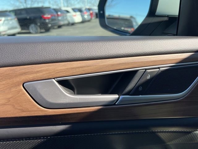 Used 2024 Volkswagen Atlas SE image 25