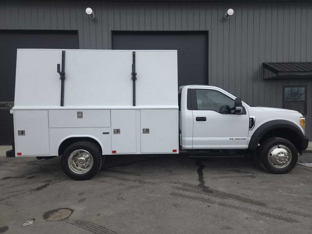 Used 2017 Ford F550 2WD Regular Cab Super Duty image 5