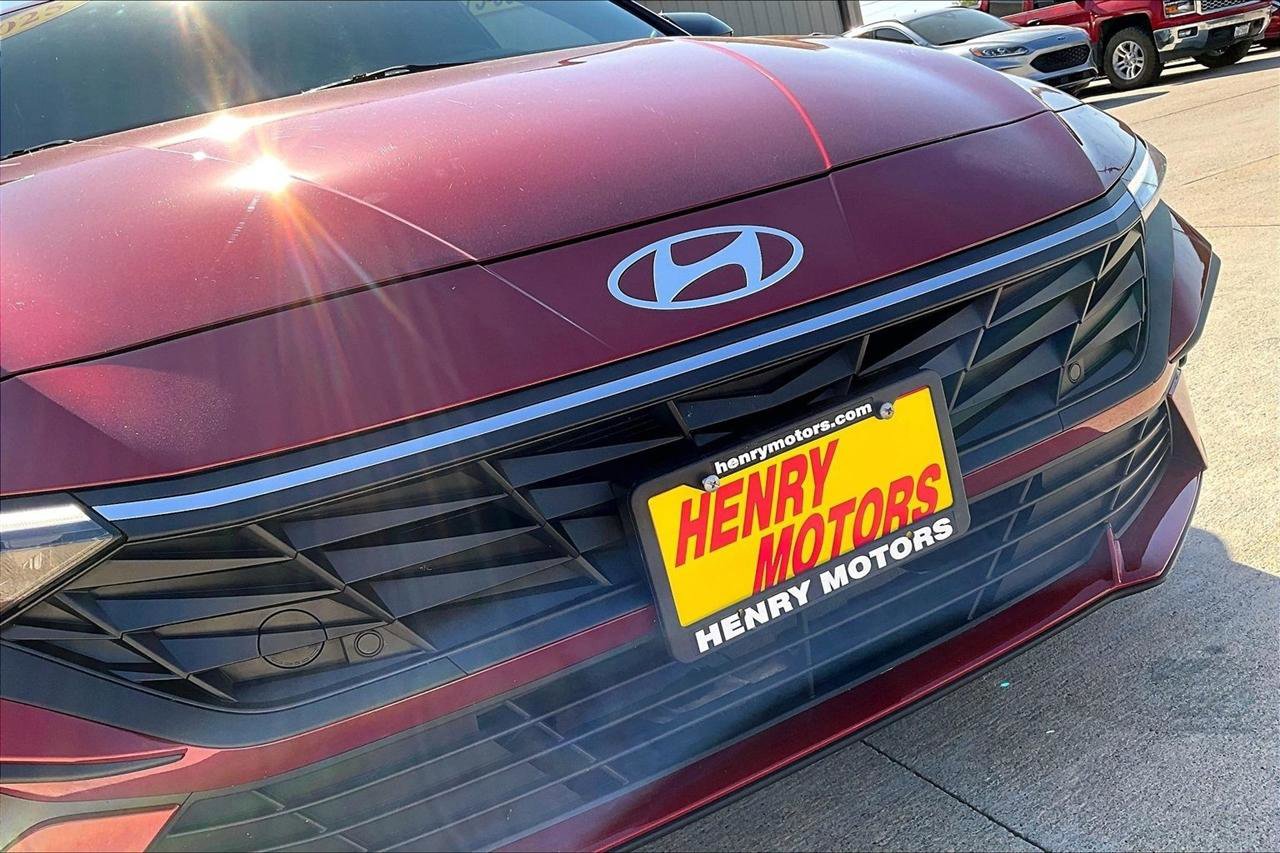 Used 2025 Hyundai Elantra Sport FWD image 34