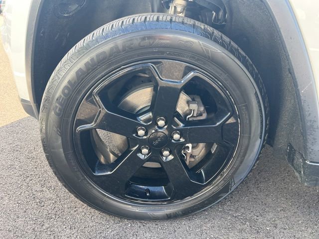 Used 2018 Jeep Grand Cherokee Laredo AWD/4WD image 39