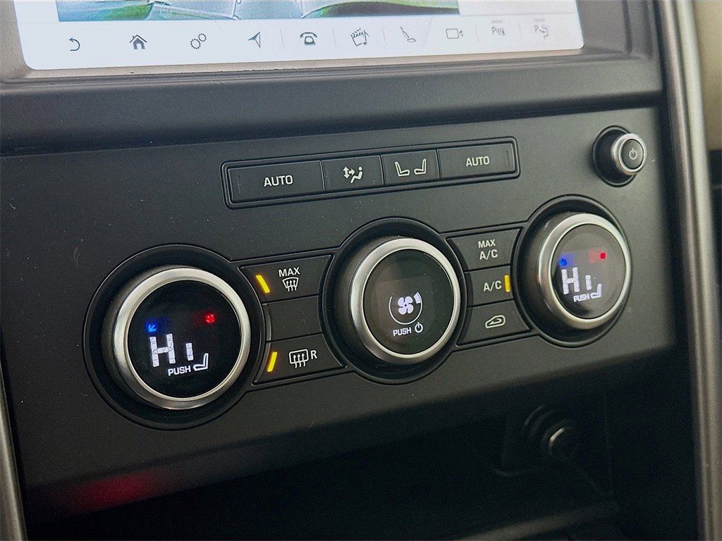 Used 2020 Land Rover Discovery Landmark image 18
