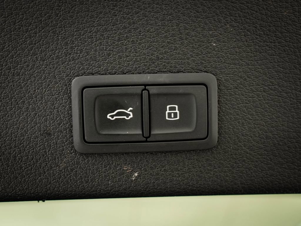 Used 2021 Audi e-tron Premium w/ Convenience Plus Package AWD/4WD image 21