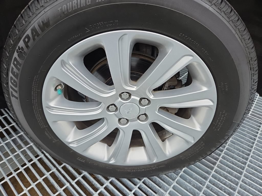 Used 2015 Land Rover Discovery Sport SE AWD/4WD image 22