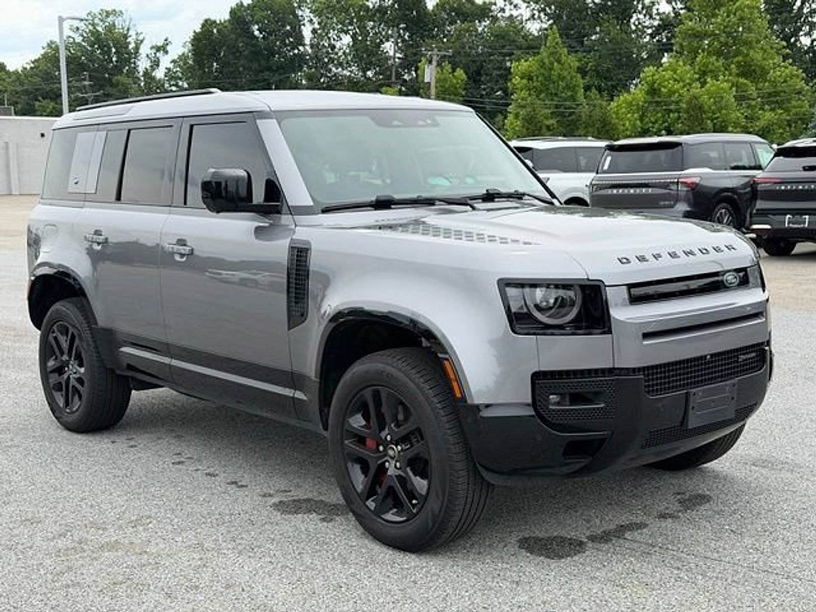 Used 2023 Land Rover Defender 110 X-Dynamic SE AWD/4WD image 1