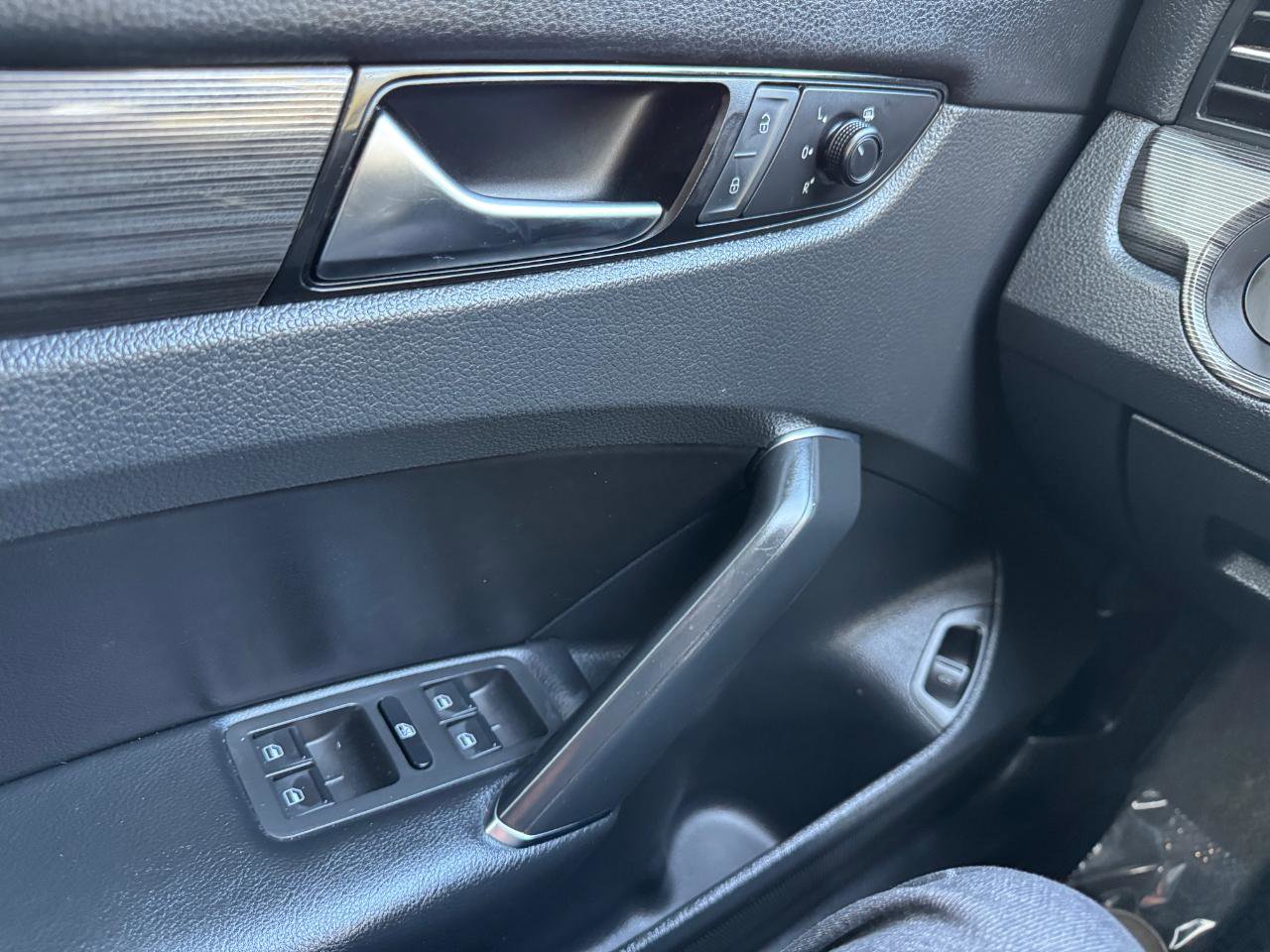 Used 2020 Volkswagen Passat 2.0T R-Line image 21