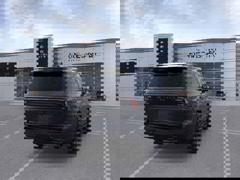 New 2026 Lincoln Navigator Reserve w/ Jet Appearance Package image 8