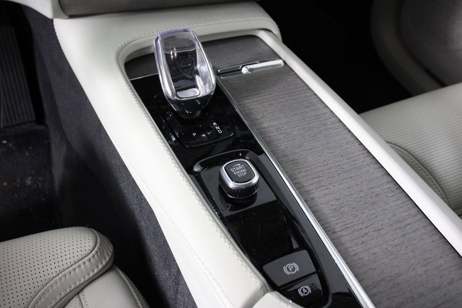 Used 2023 Volvo XC90 T8 Ultimate AWD/4WD image 15