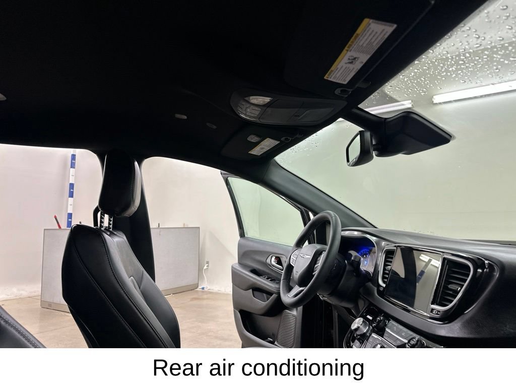 Used 2025 Chrysler Pacifica Select FWD image 20