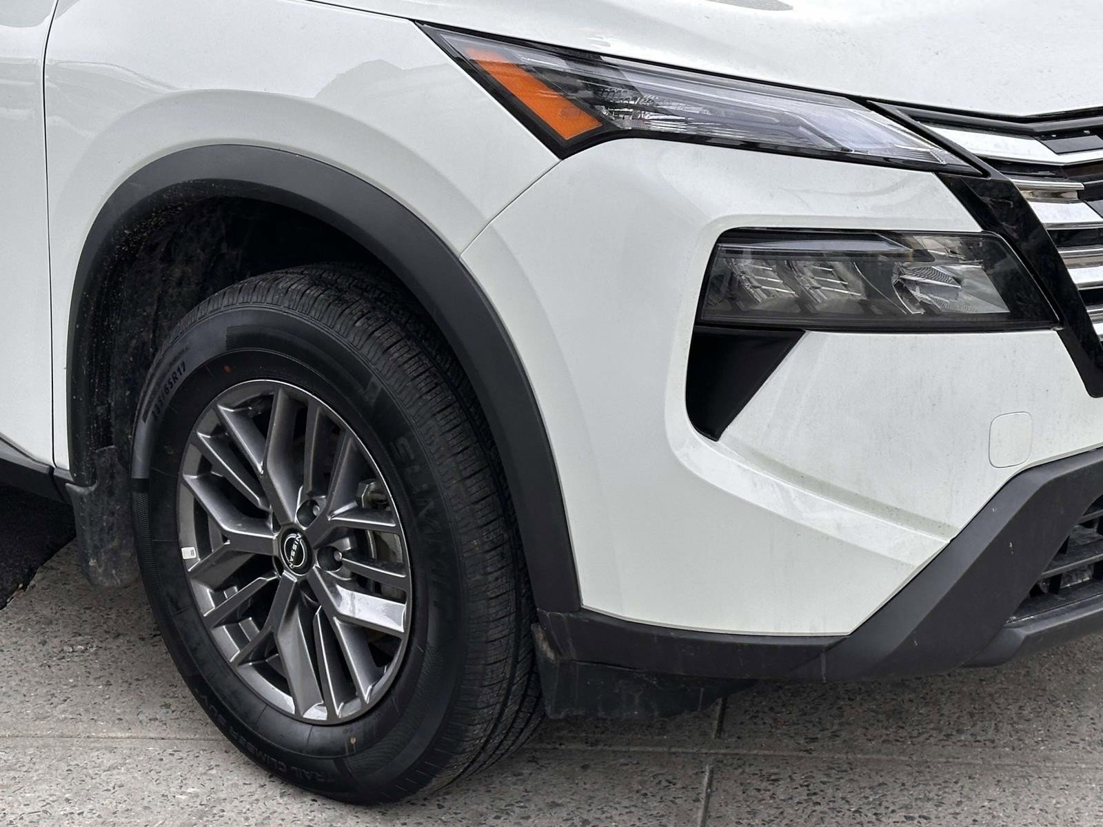 Used 2024 Nissan Rogue S image 10