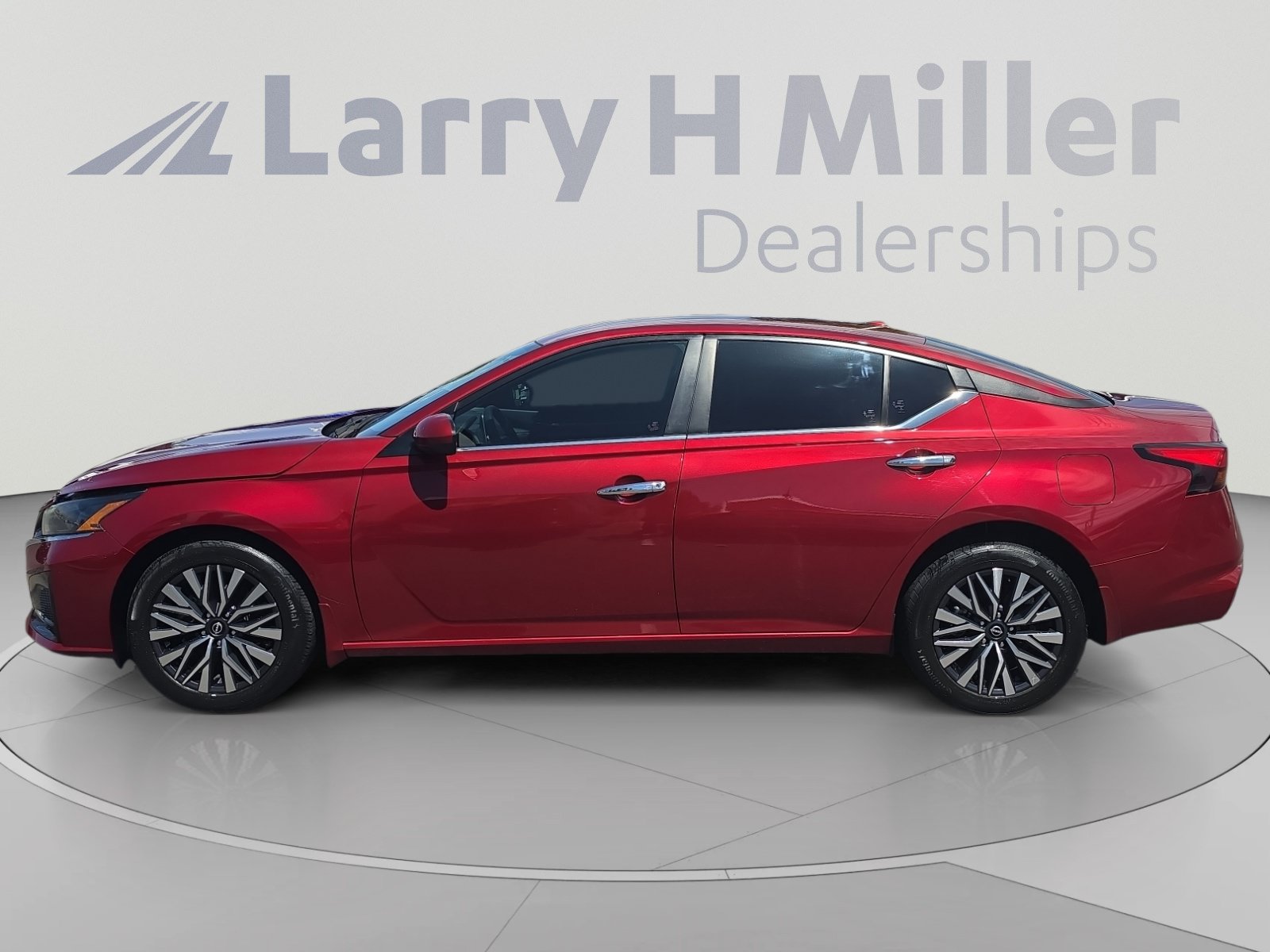 Used 2023 Nissan Altima 2.5 SV AWD/4WD image 2