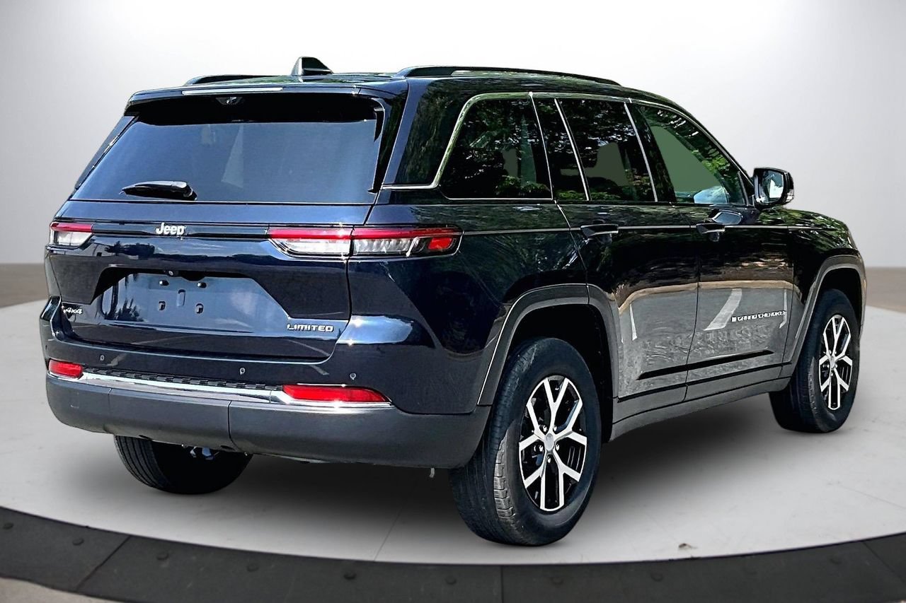 Certified 2023 Jeep Grand Cherokee Limited w/ Luxury Tech Group II AWD/4WD image 9