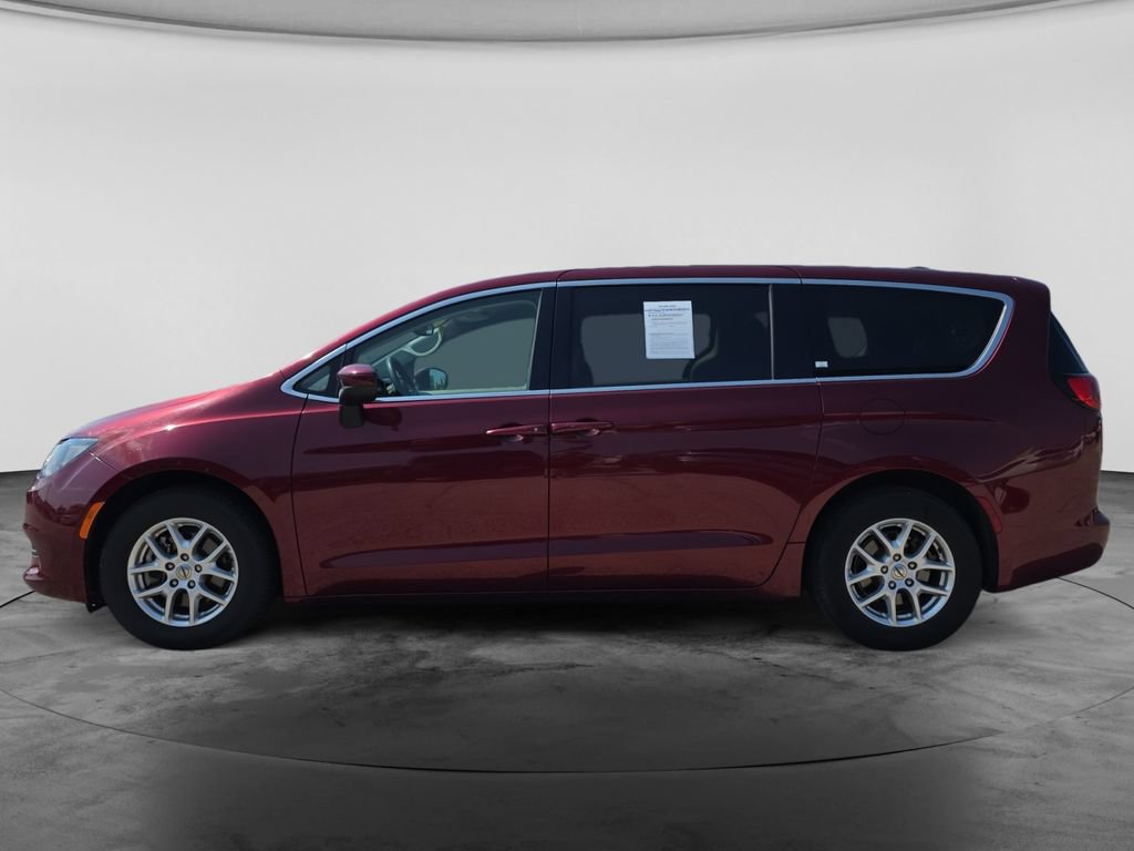 Used 2023 Chrysler Voyager LX FWD image 5