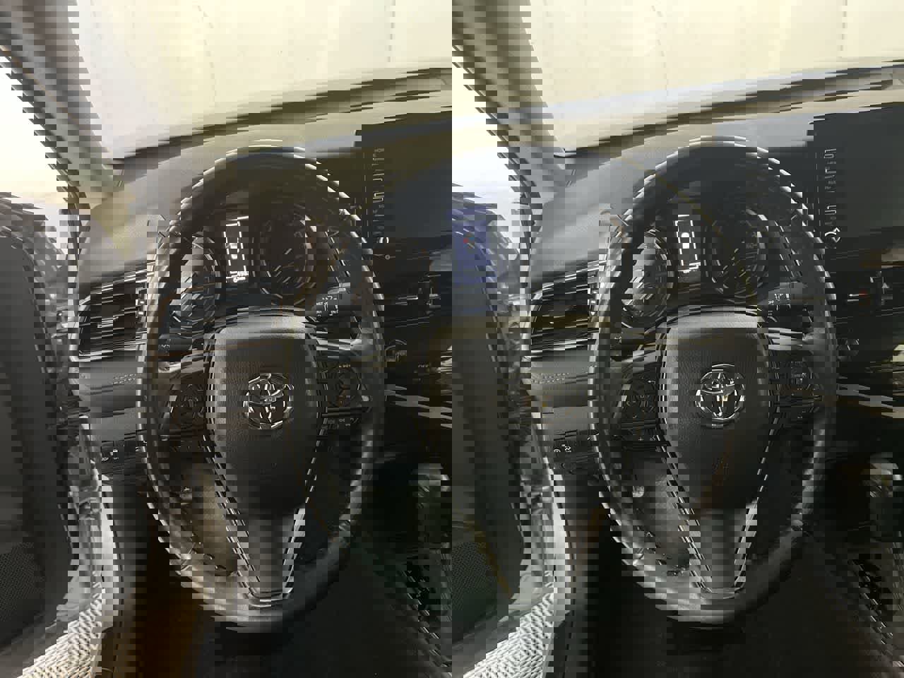 Used 2024 Toyota Camry SE image 16