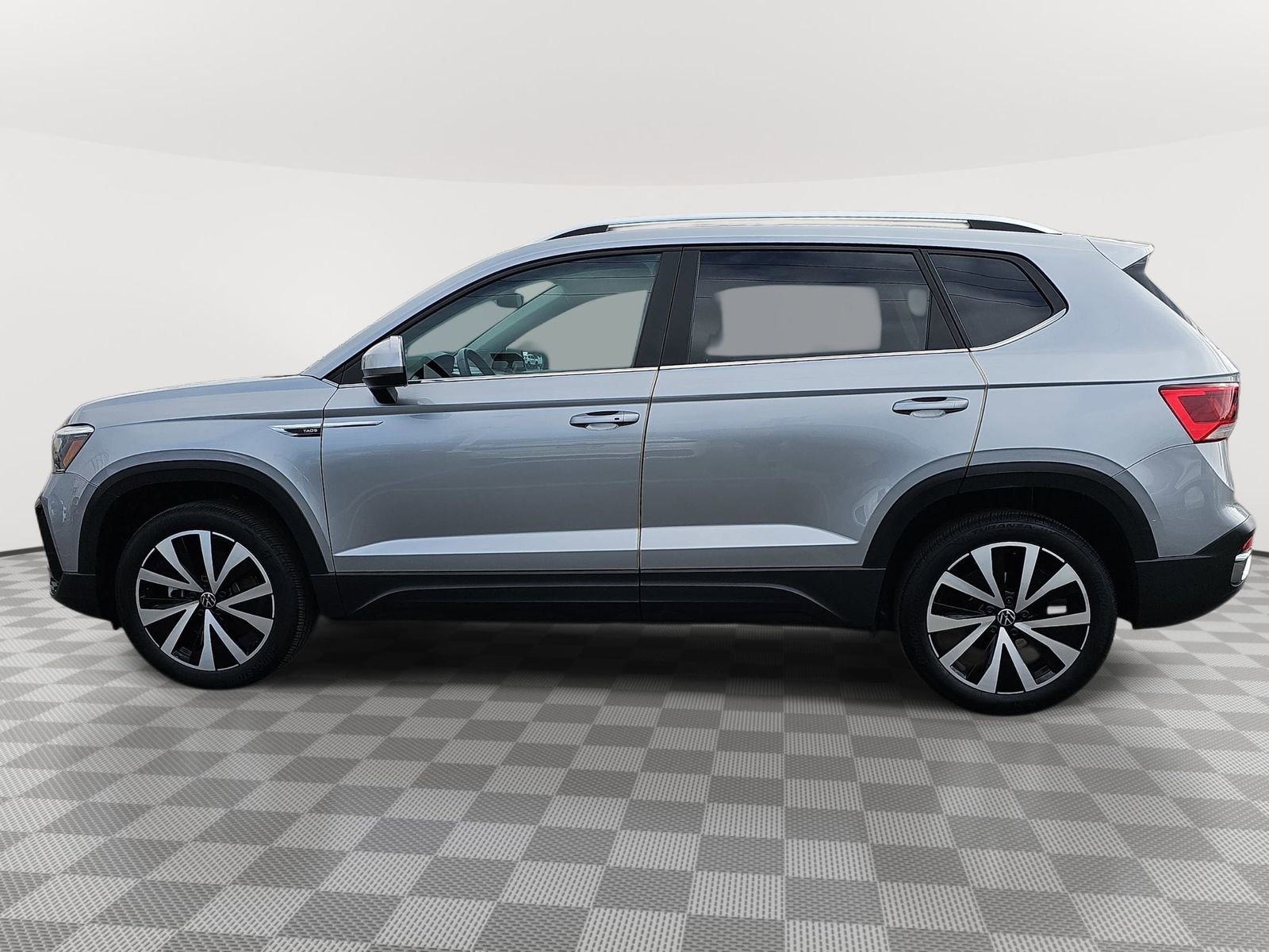 Used 2023 Volkswagen Taos SE FWD image 8