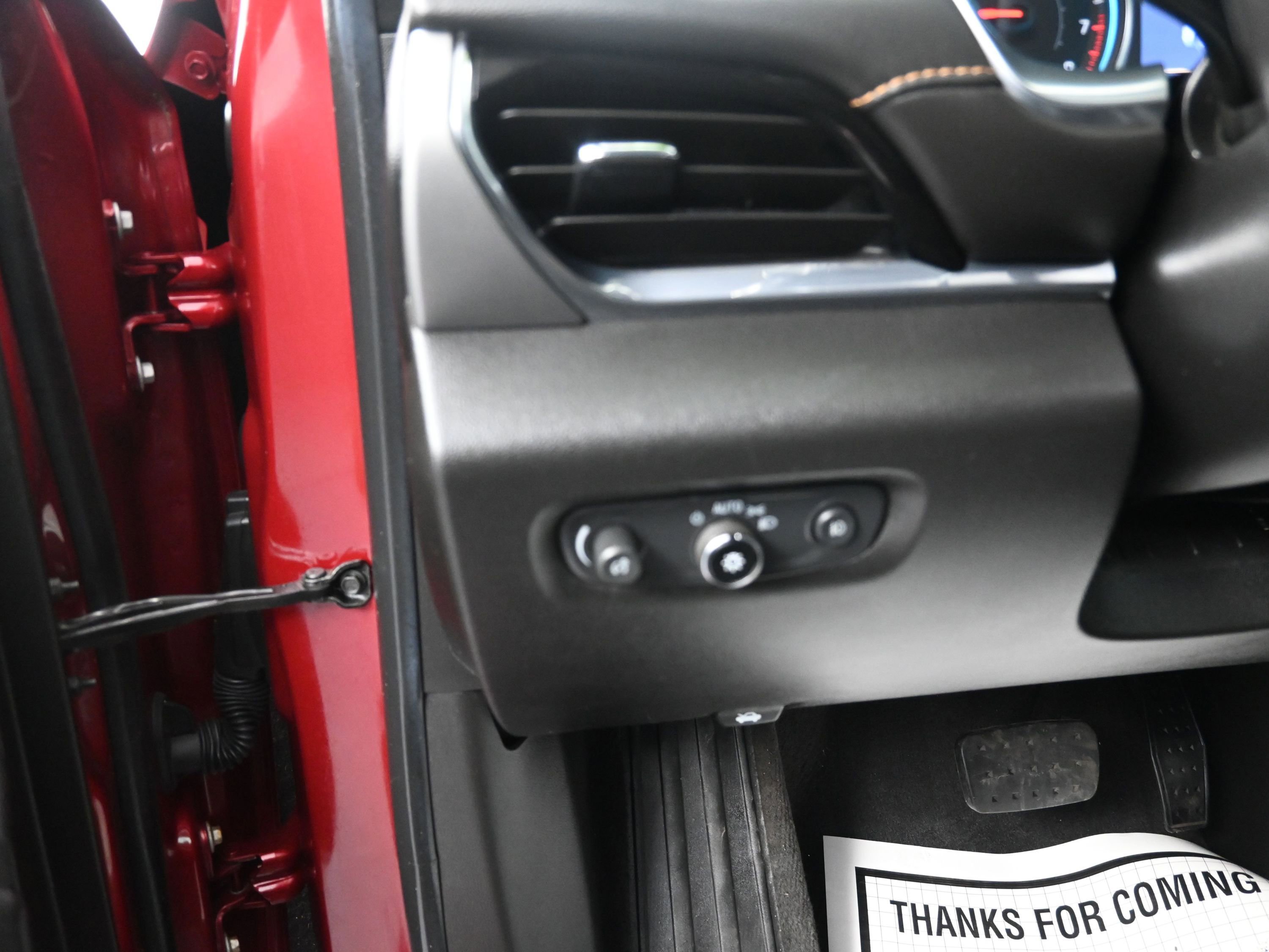 Used 2020 Chevrolet Traverse LT w/ Driver Confidence II Package image 24