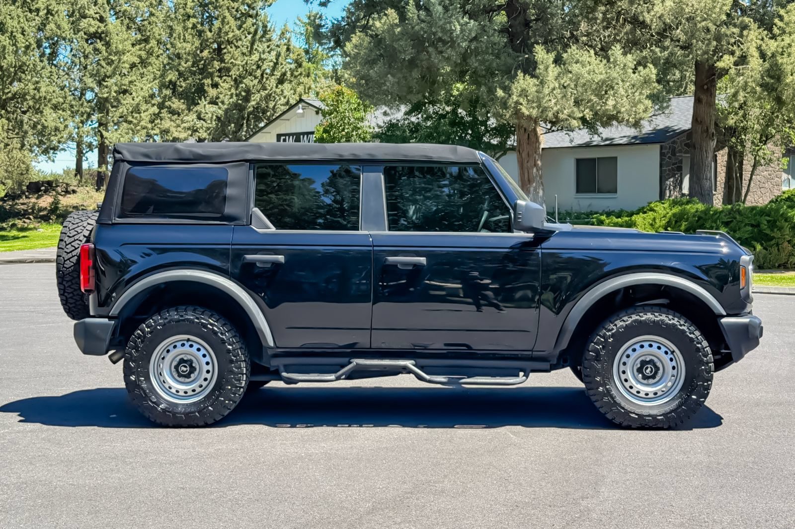 Used 2022 Ford Bronco 4-Door AWD/4WD image 3