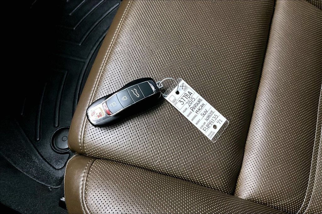 Used 2015 Porsche Macan Turbo AWD/4WD image 35