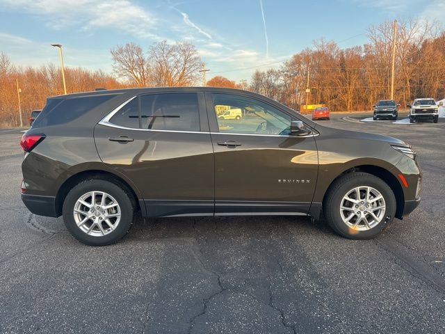Used 2023 Chevrolet Equinox LT image 2