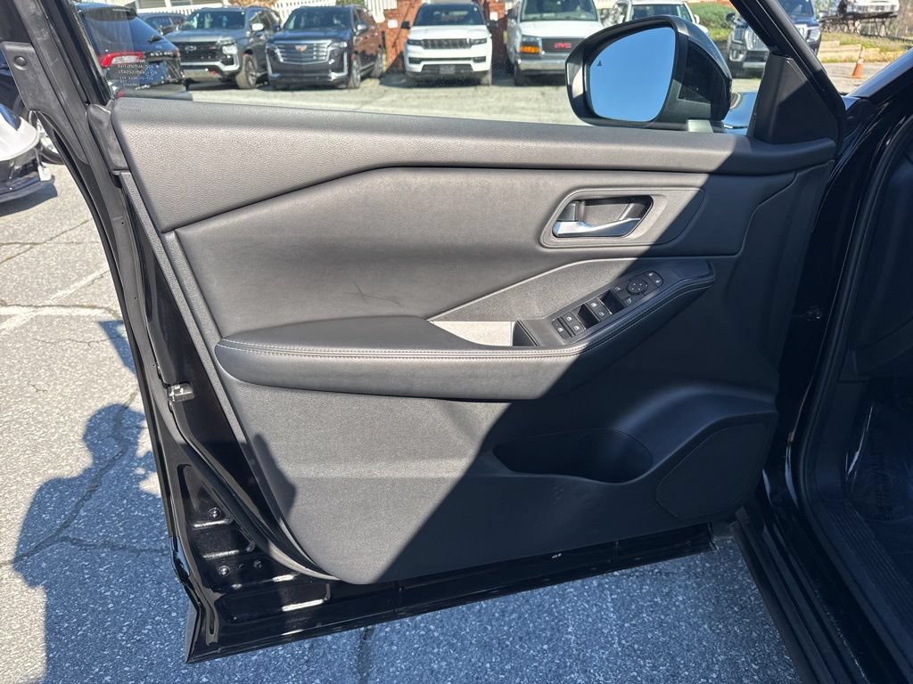 Used 2024 Nissan Rogue SV AWD/4WD image 22