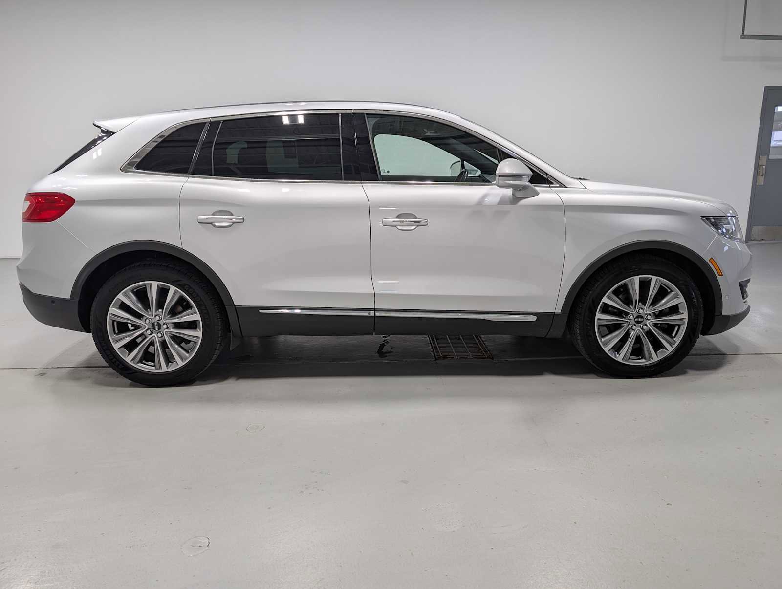 Used 2017 Lincoln MKX Reserve image 7