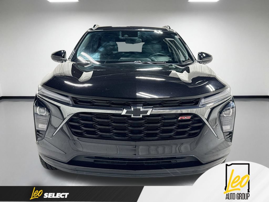 Used 2024 Chevrolet Trax RS FWD image 2