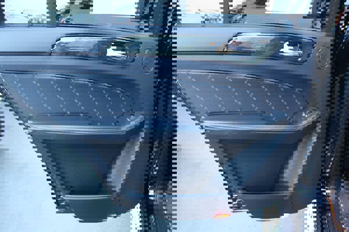 Used 2016 Mercedes-Benz GL 450 4MATIC image 24