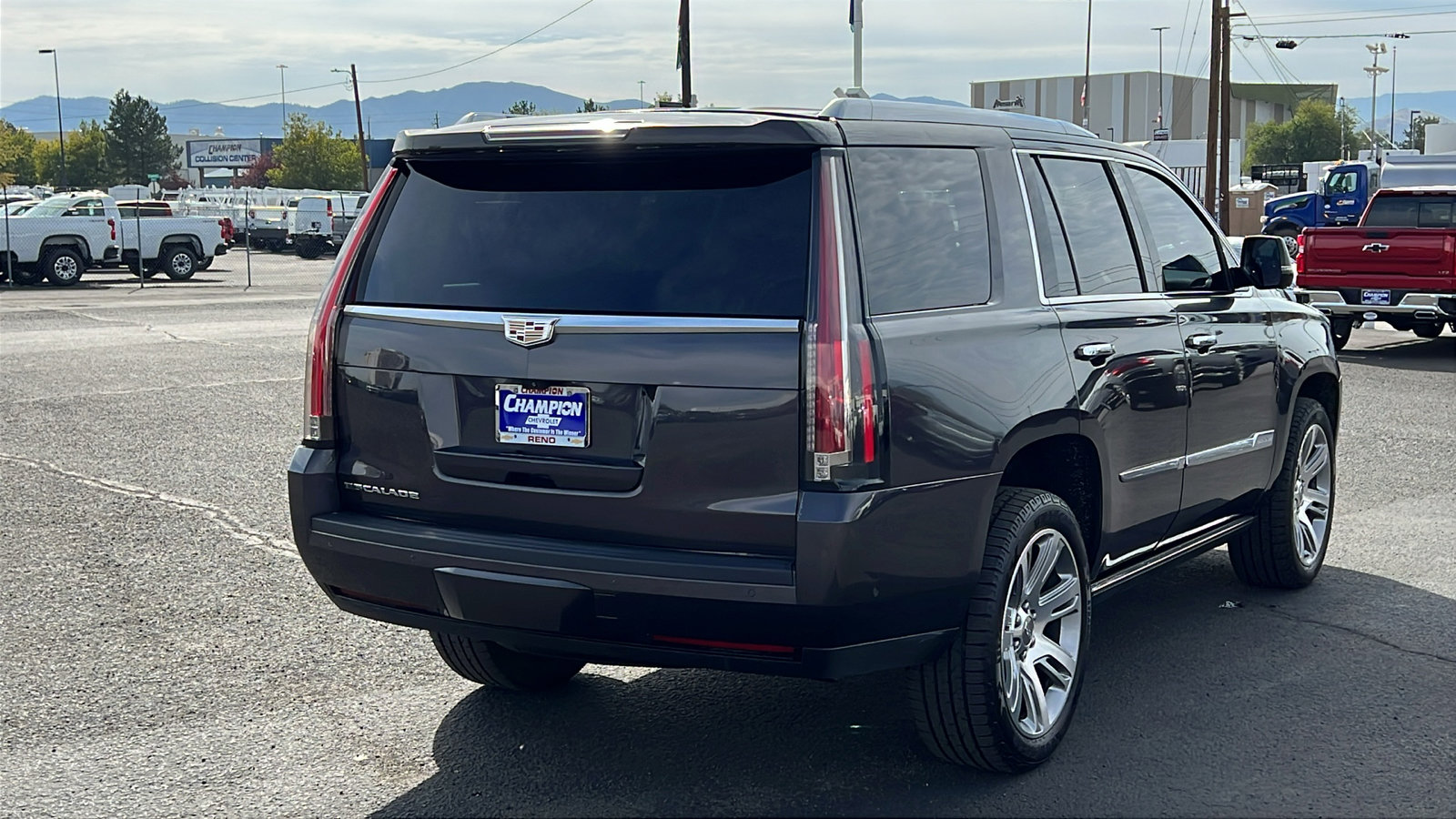 Used 2017 Cadillac Escalade Premium Luxury image 5