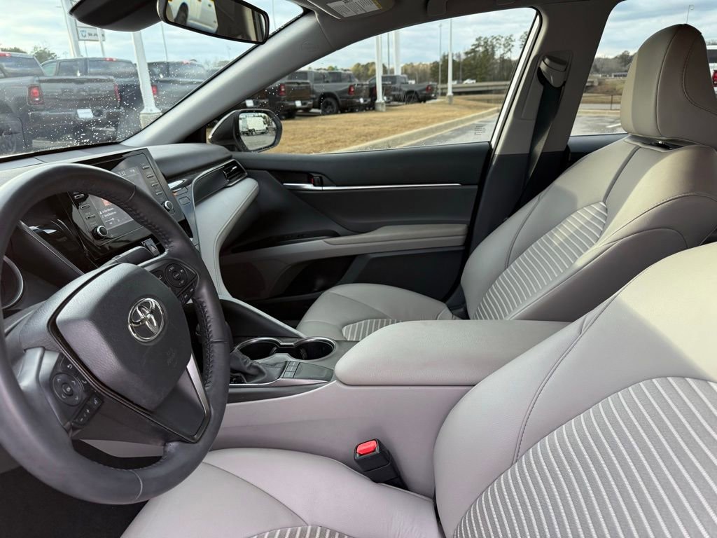 Used 2024 Toyota Camry SE image 9