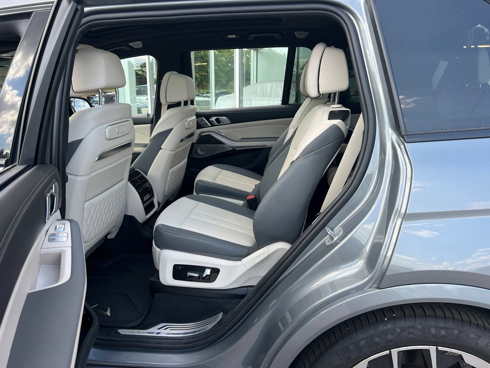 Used 2024 BMW X7 M60i w/ Executive Package AWD/4WD image 34