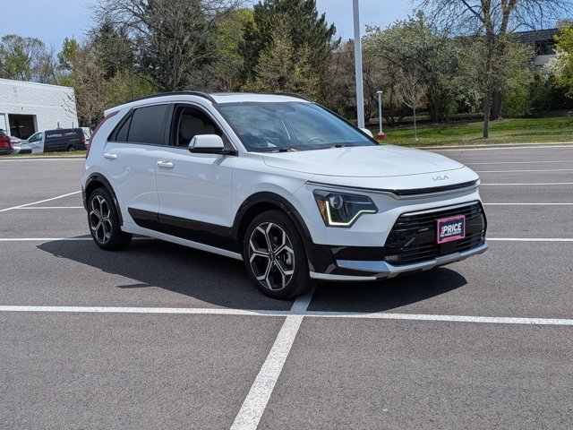Used 2024 Kia Niro EX Touring image 3