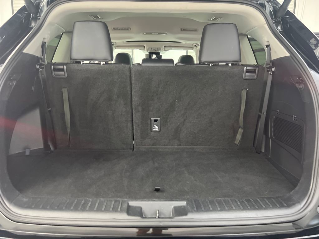 Used 2025 Toyota Highlander XLE FWD image 36