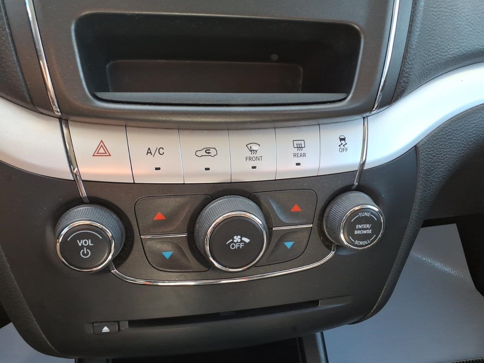 Used 2018 Dodge Journey SXT w/ Connectivity Group AWD/4WD image 18