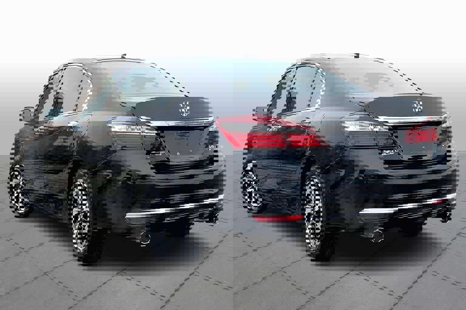 Used 2017 Honda Accord EX-L image 12