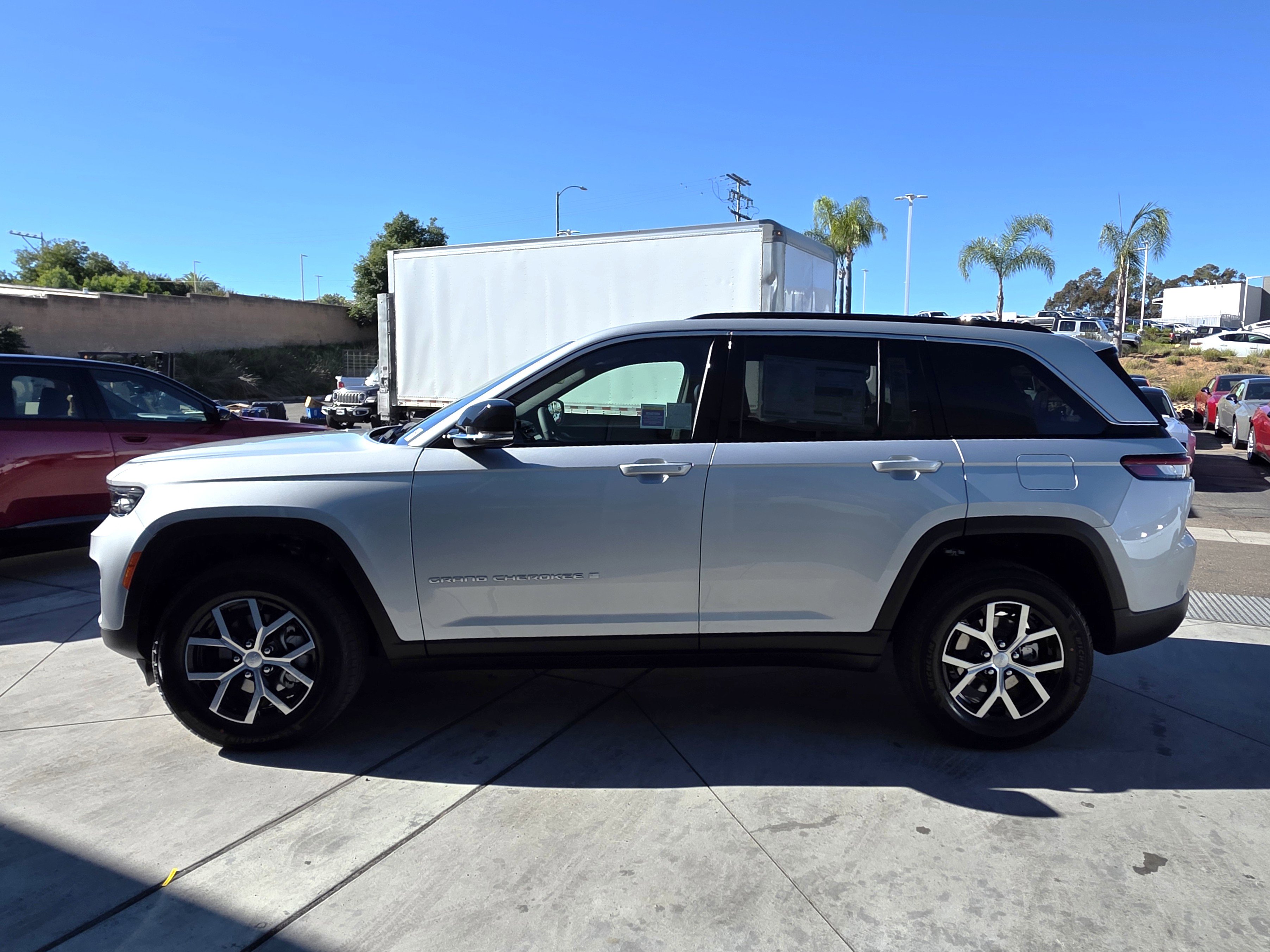 New 2025 Jeep Grand Cherokee Limited image 2