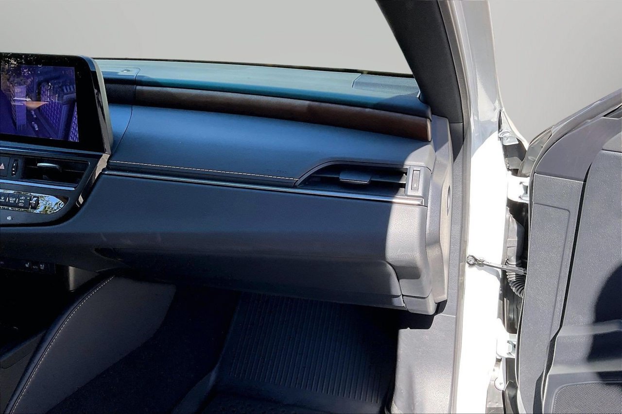 Used 2025 Lexus ES 300h w/ Premium Package FWD image 21