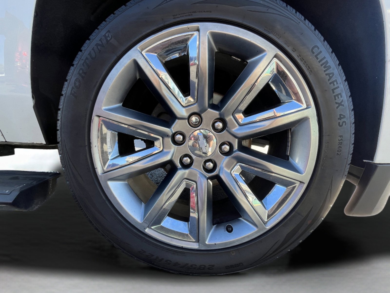 Used 2015 Chevrolet Suburban LTZ AWD/4WD image 14