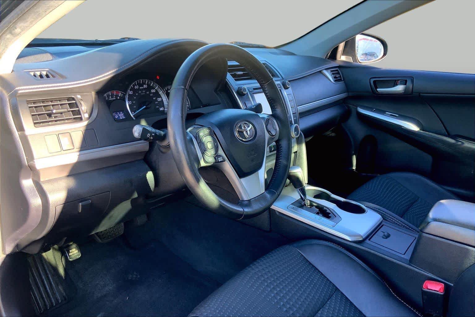 Used 2013 Toyota Camry SE FWD image 16