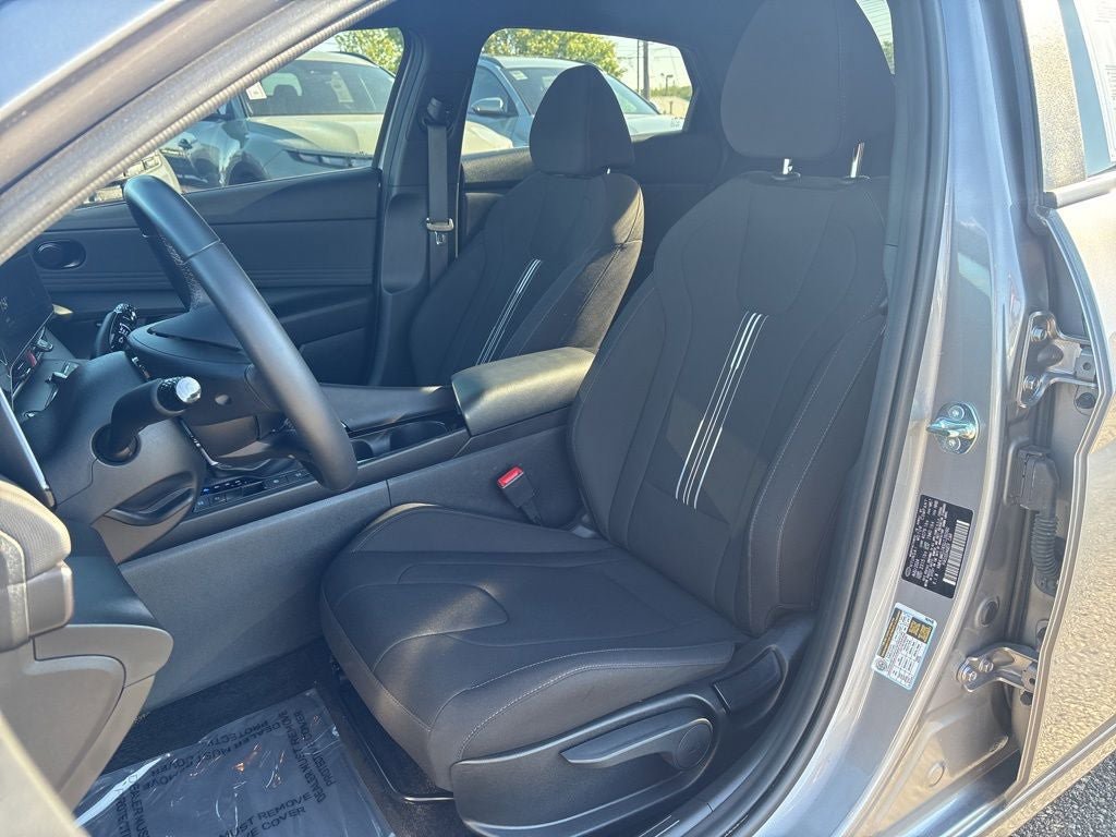 Certified 2025 Hyundai Elantra SEL w/ Cargo Package FWD image 12