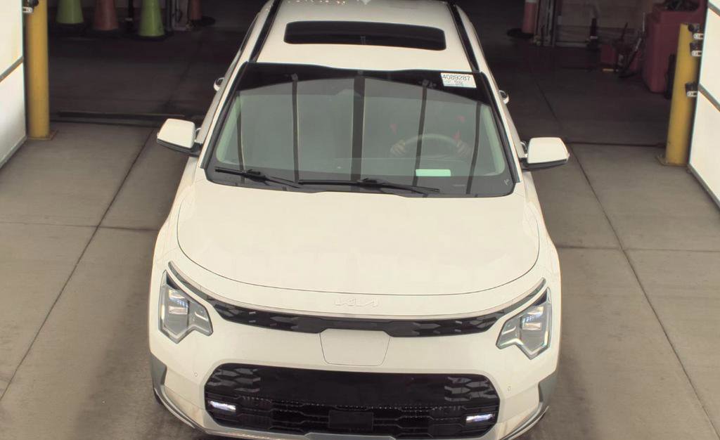 Certified 2023 Kia Niro Wave w/ Wave Preserve Package image 2