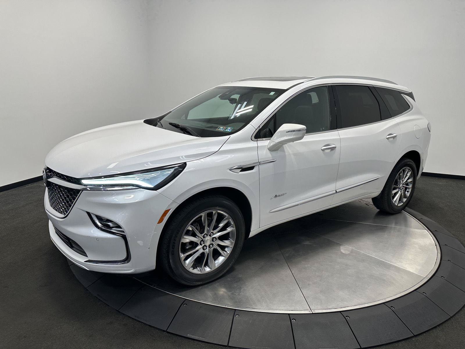 Used 2022 Buick Enclave Avenir w/ Avenir Technology Package AWD/4WD image 4