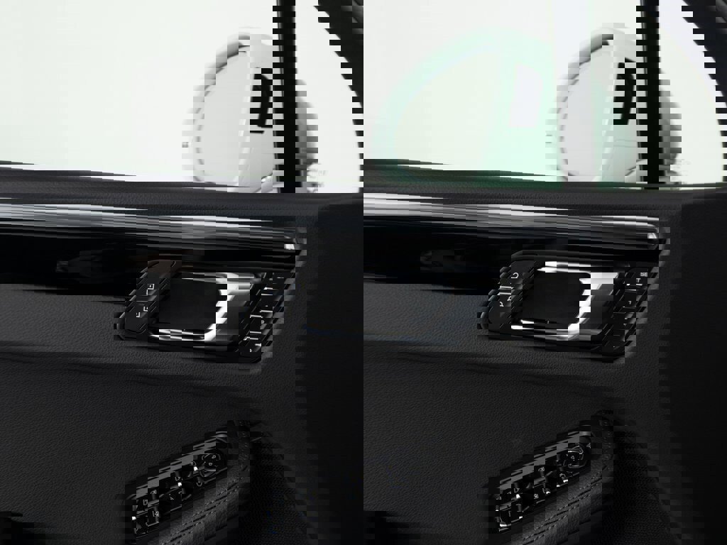 New 2026 Porsche Macan image 18