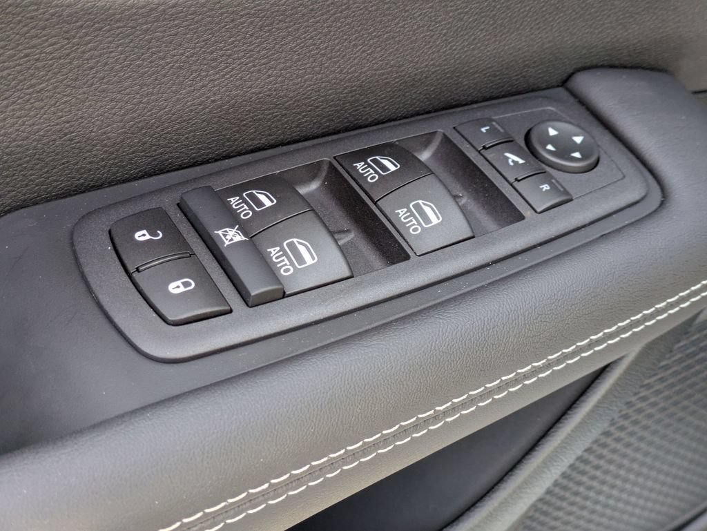 New 2026 Chrysler Pacifica Limited FWD image 13