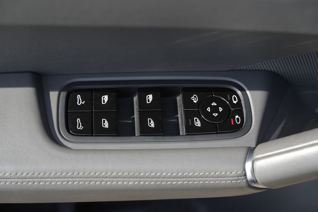 Used 2019 Porsche Cayenne S image 24