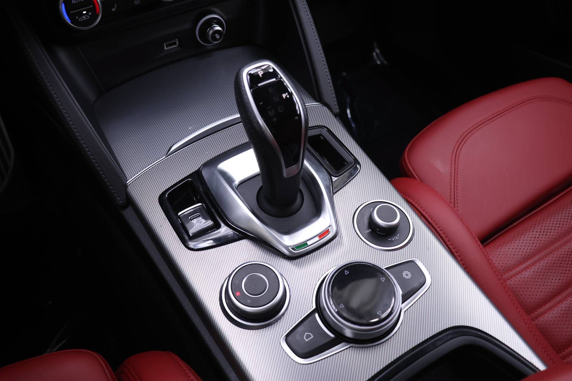 Certified 2024 Alfa Romeo Stelvio Veloce AWD/4WD image 10